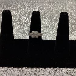 USED 14 KT DIAMOND RING 