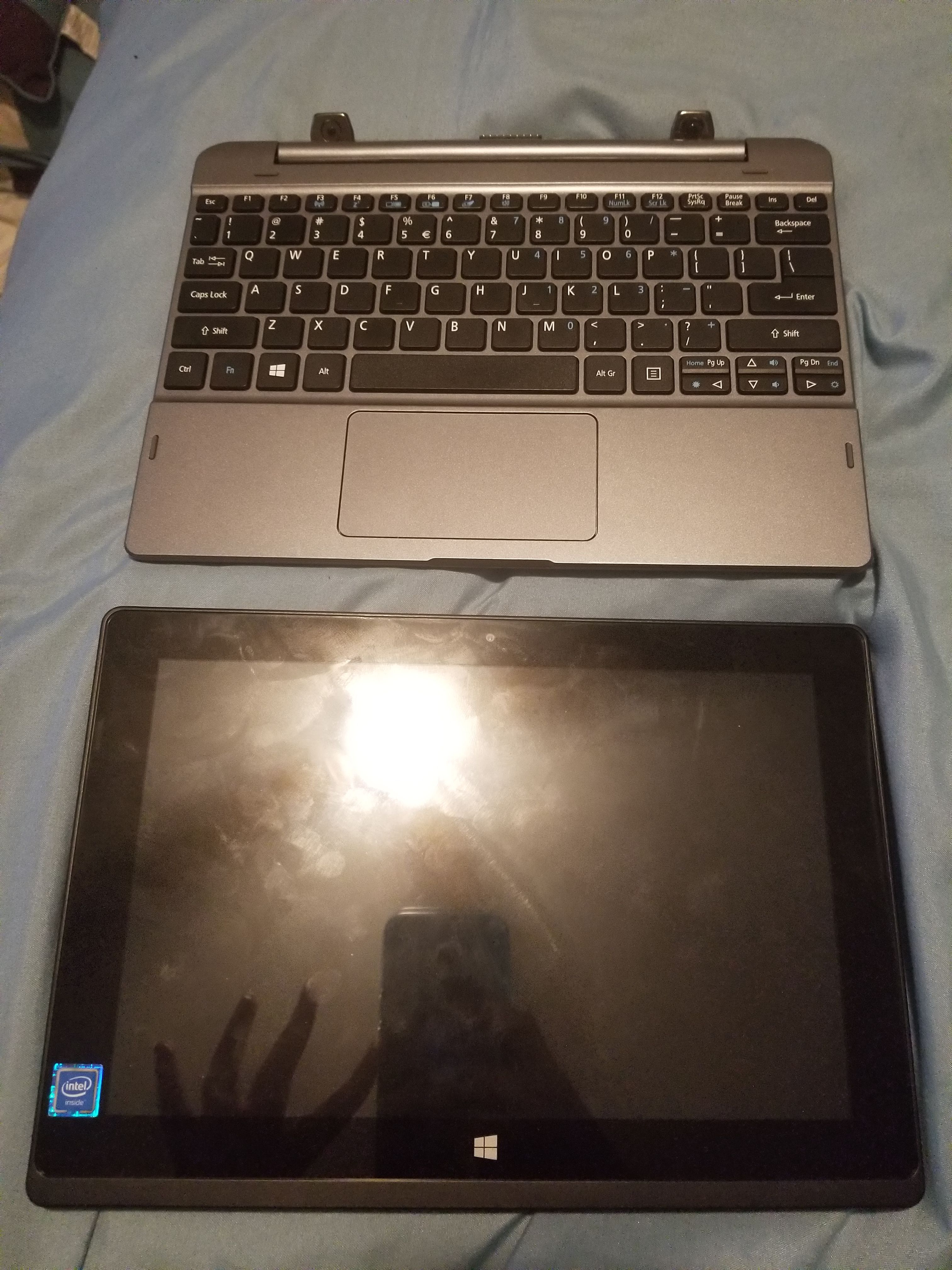 Acer 10" Tablet with detachable keyboard *Like New!*