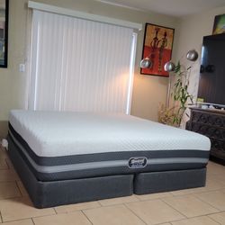 VERY NICE LIKE NEW KING SIZE BEAUTYREST BLACK MATTRESS AND BOXSPRINGS FOR SALE! IN EXCELLENT CONDITION, FREE DELIVERY