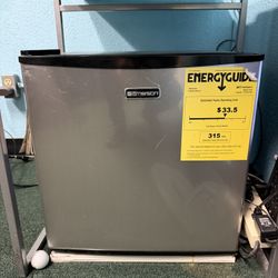 Compact Refrigerator 1.6