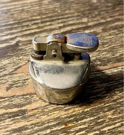 Vintage table lighter