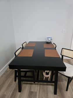 Table with 6 chairs