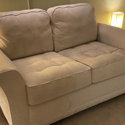 Loveseat Great Condition 
