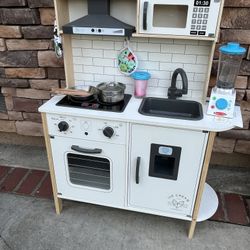 Kids Play Kitchen Like New