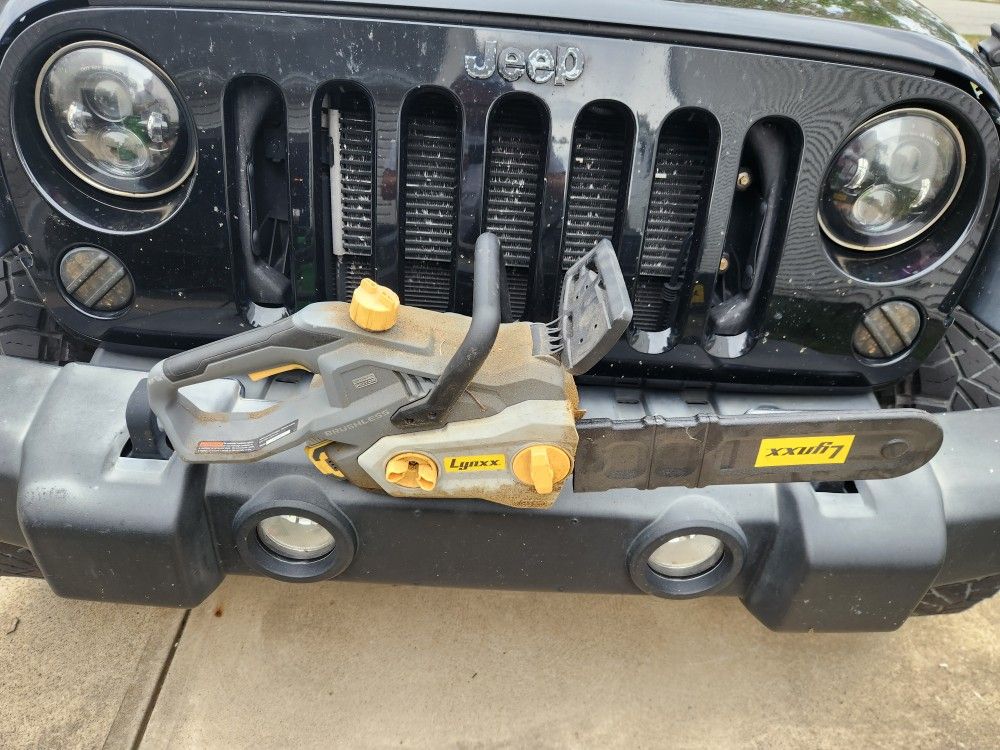 Lynxx Chainsaw With Charger