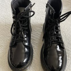 Dr. Martens Boots Size 4M