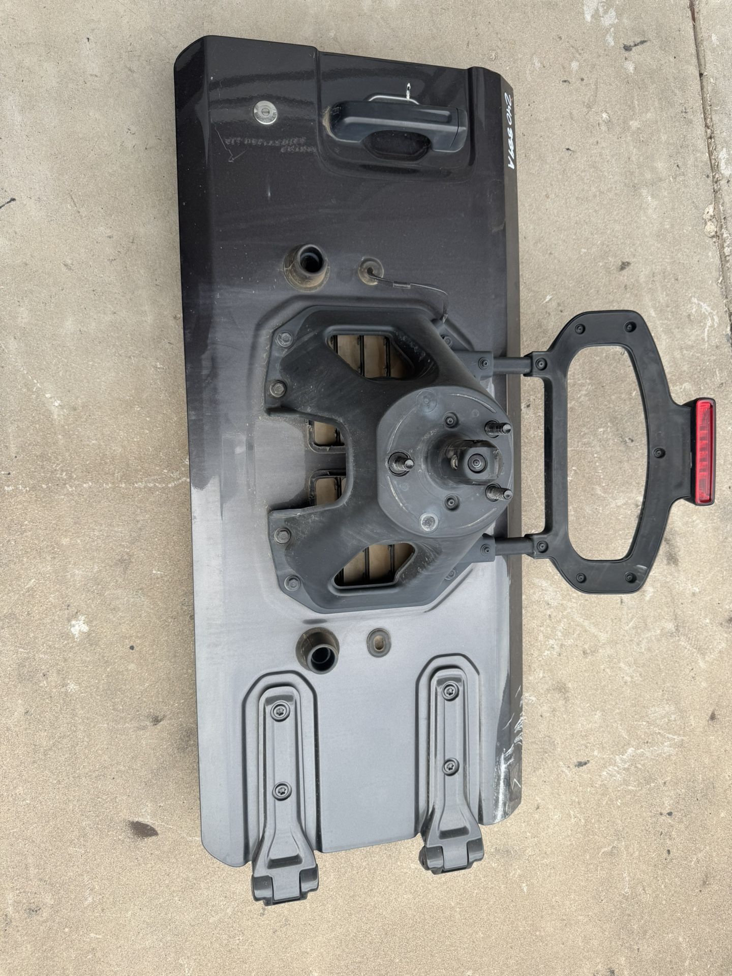 2018 - 2024 JEEP Wrangler JL OEM Tailgate comes with Hinges Spare Tire Bracket