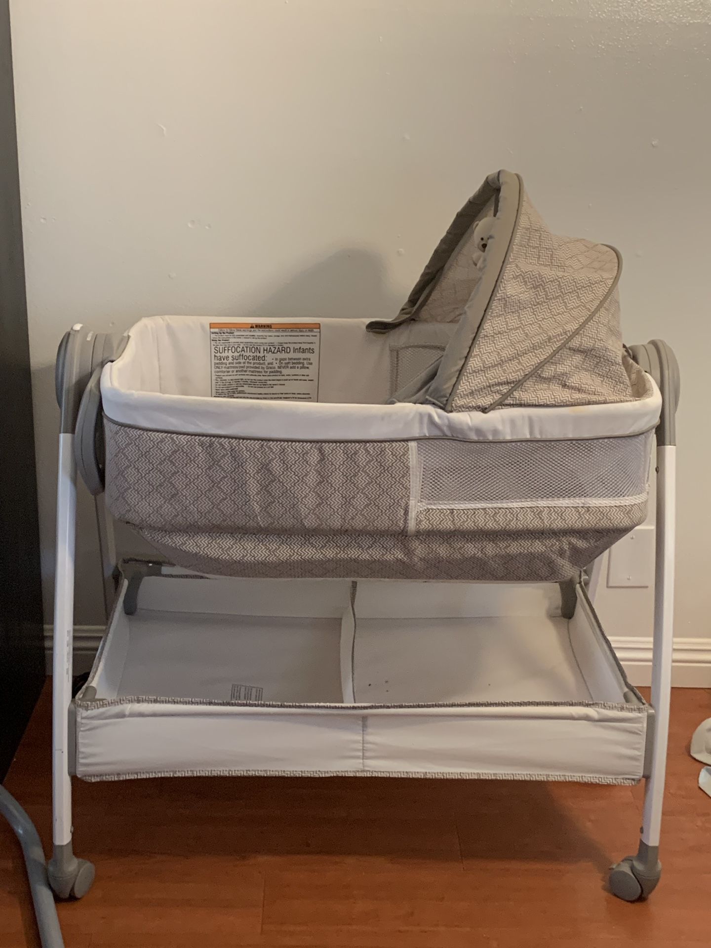 Graco Dream Suite Bassinet and Changing table