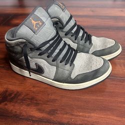 Jordan 1 Mid SE “Night Stadium” 