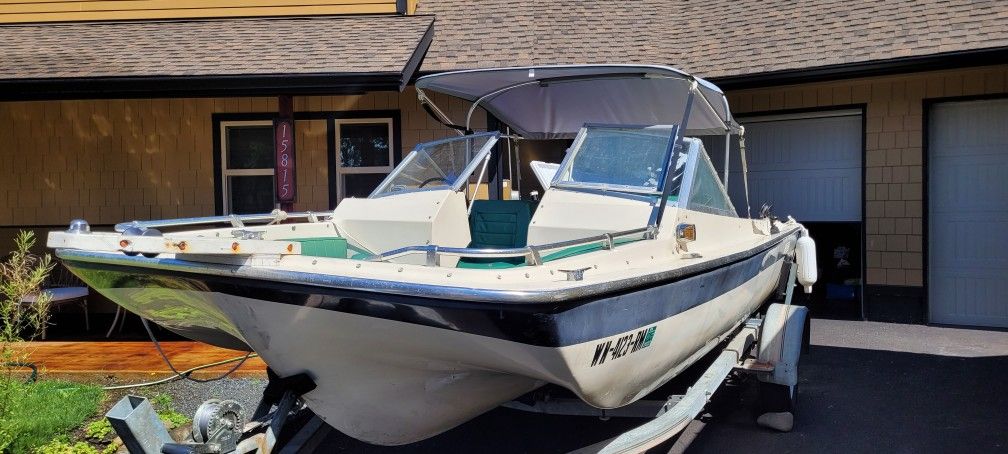 Reinell Runabout Tri Hull 