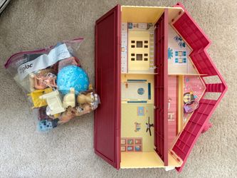 Fold-Out Bluey Dollhouse with Accessories