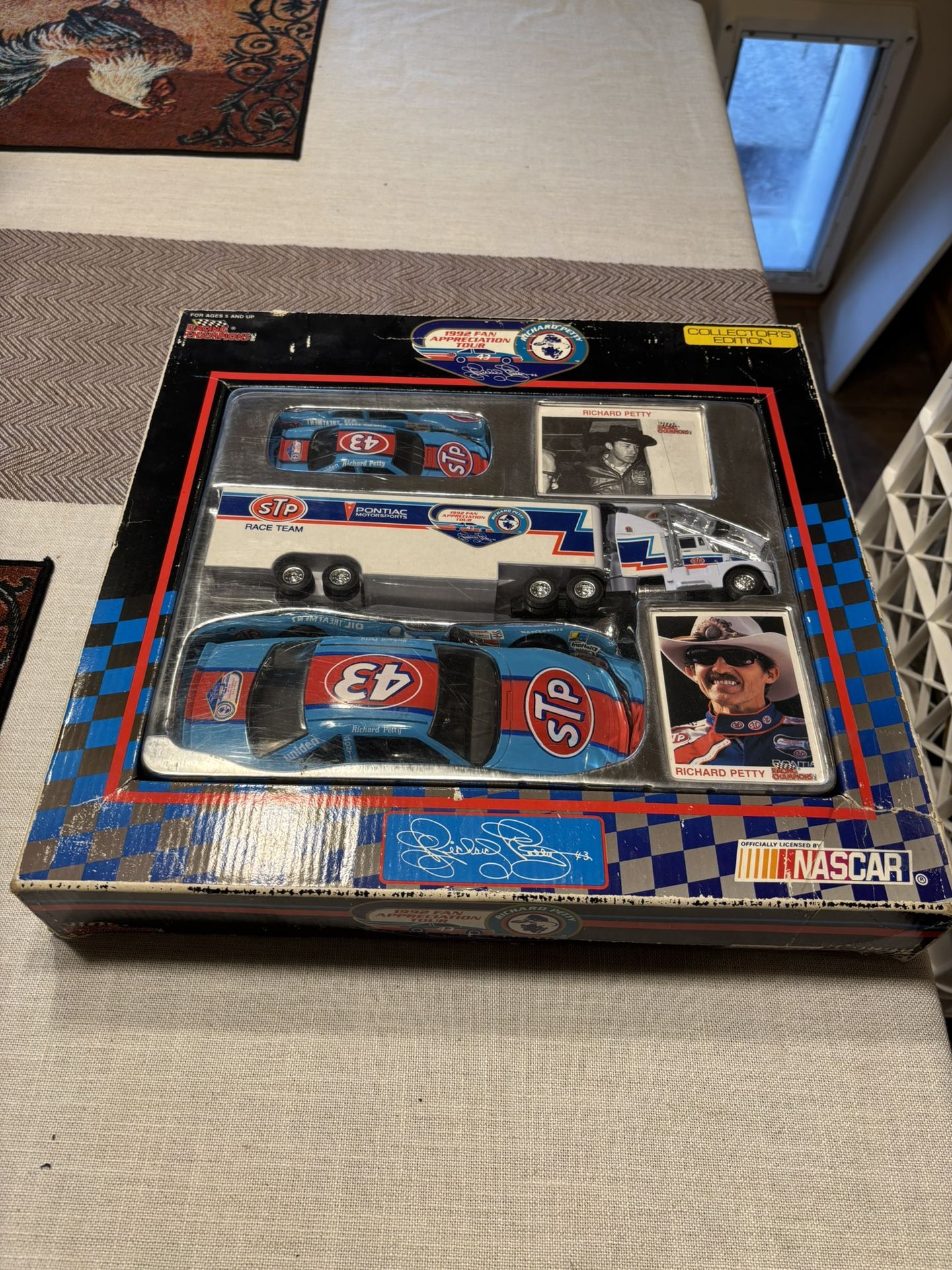 Richard Petty Nascar Racing Champions Collector's Edition Fan Tour Set