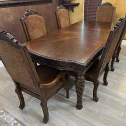Formal dining room table and 6 Chairs