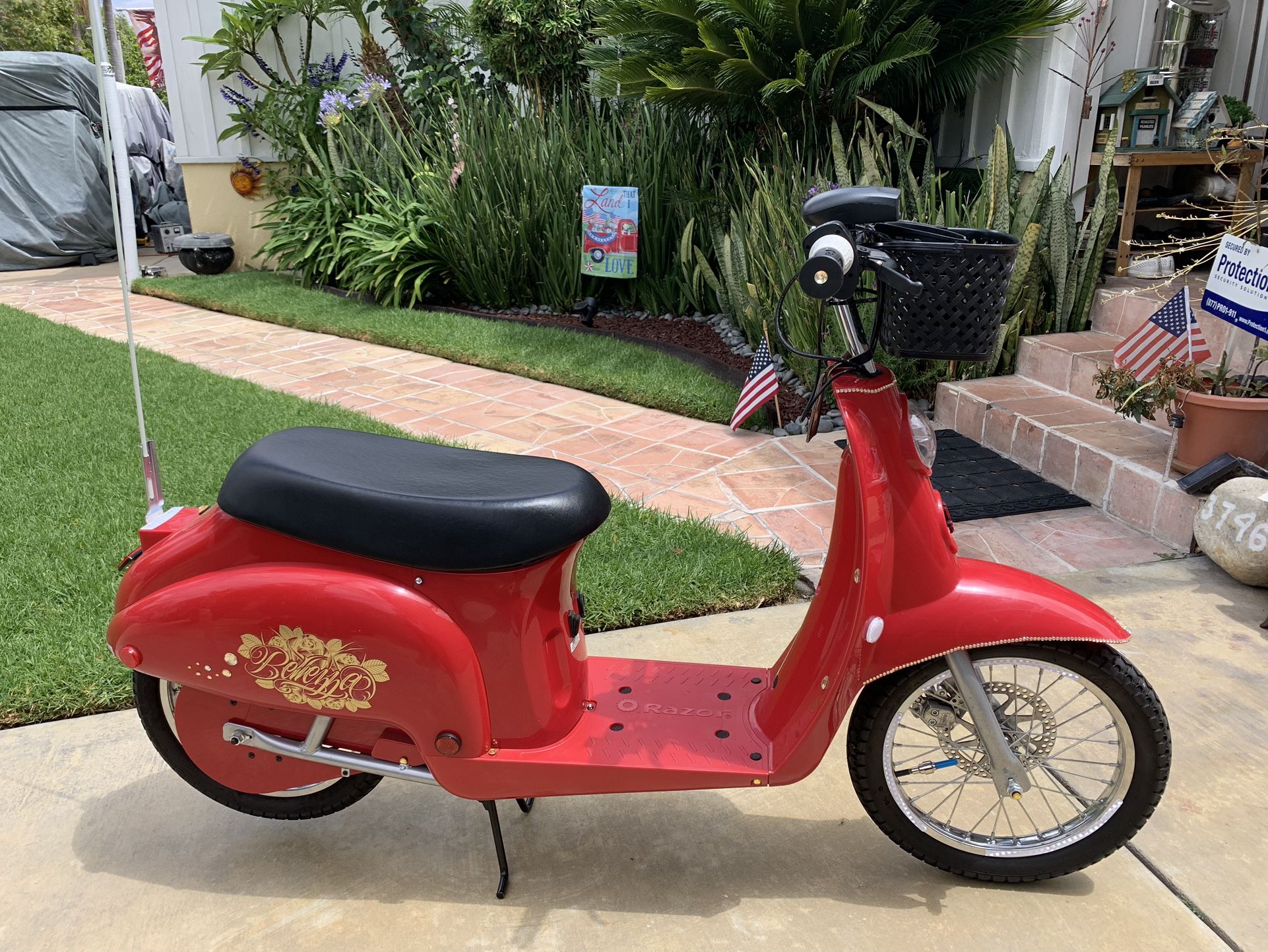Razor, Bellezza. Hard To Find, Customized Bling Scooter for Sale