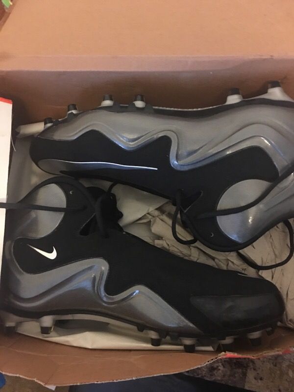 Foamposite football cleats 13.5
