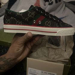 Gucci Women Size 6 W