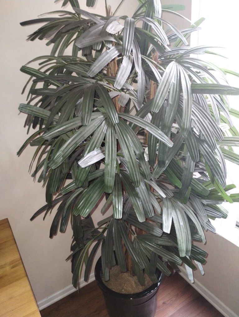 Artificial Plant/Tree w/ Pot