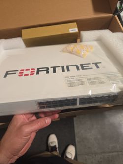 FS-124F-FPOE fortinet 24 port switch
