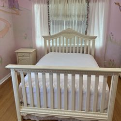 Munire Furniture, Off White, 4 Pieces 