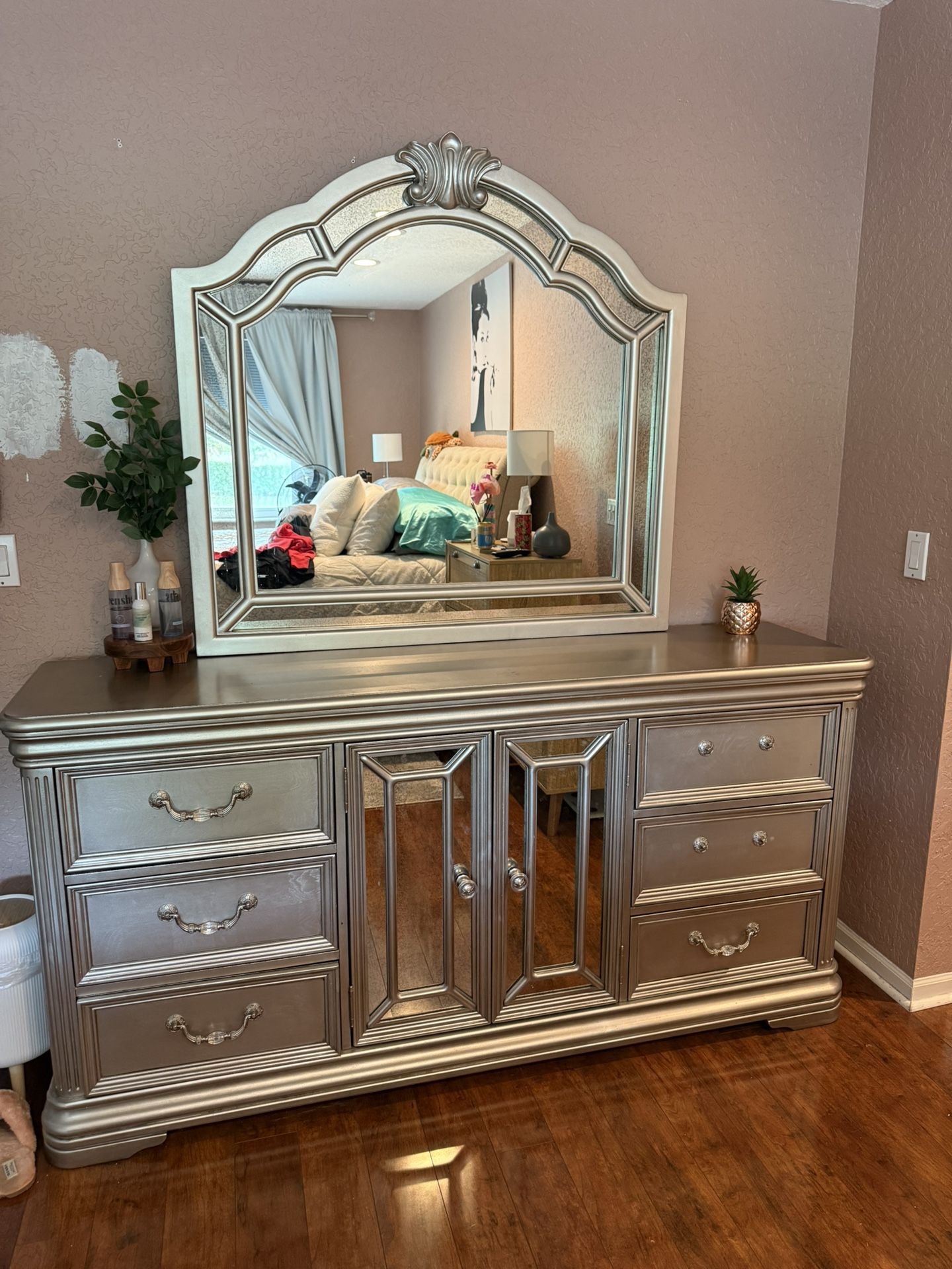 Dresser Set With Mirror