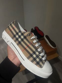 Burberry size 10 Men’s