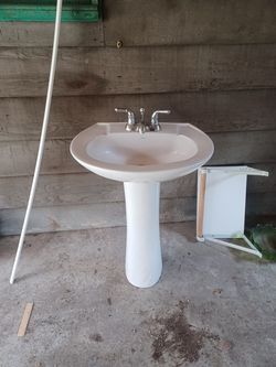 Stand sink with  faucet  in perfect condition