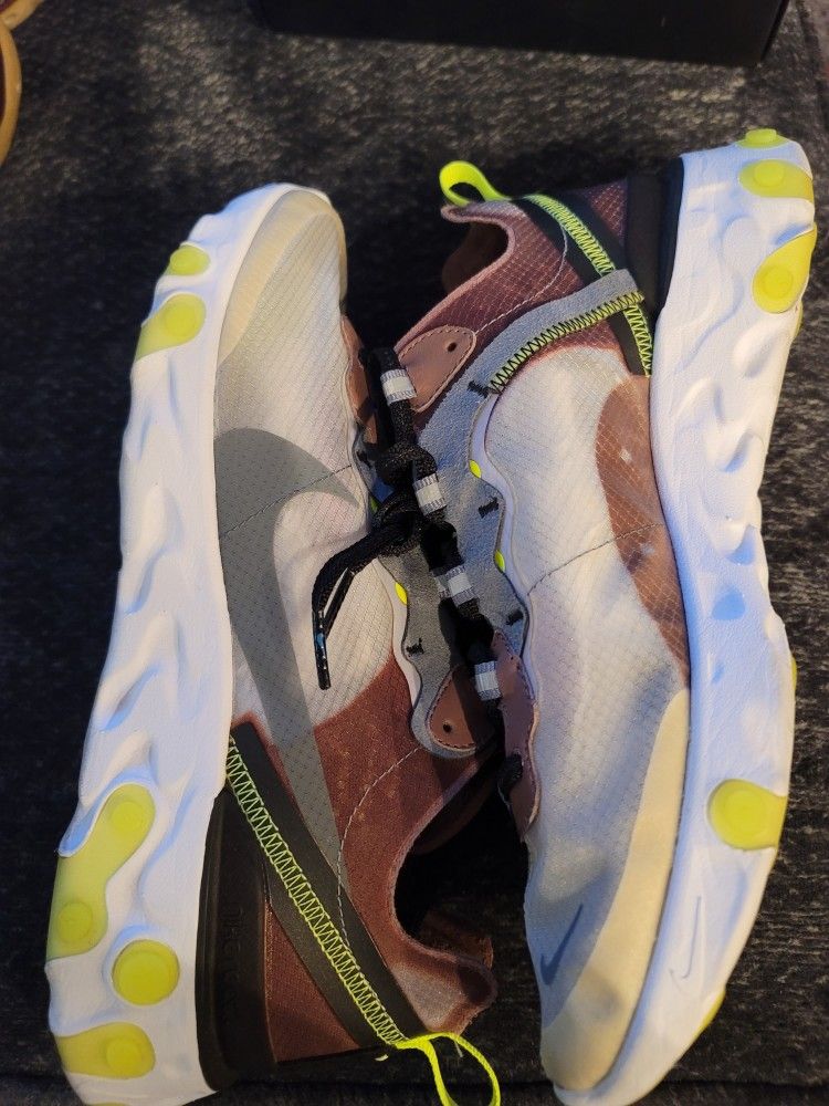 Nike Element React