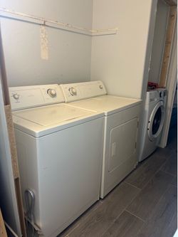 Whirlpool washer/electric dryer set