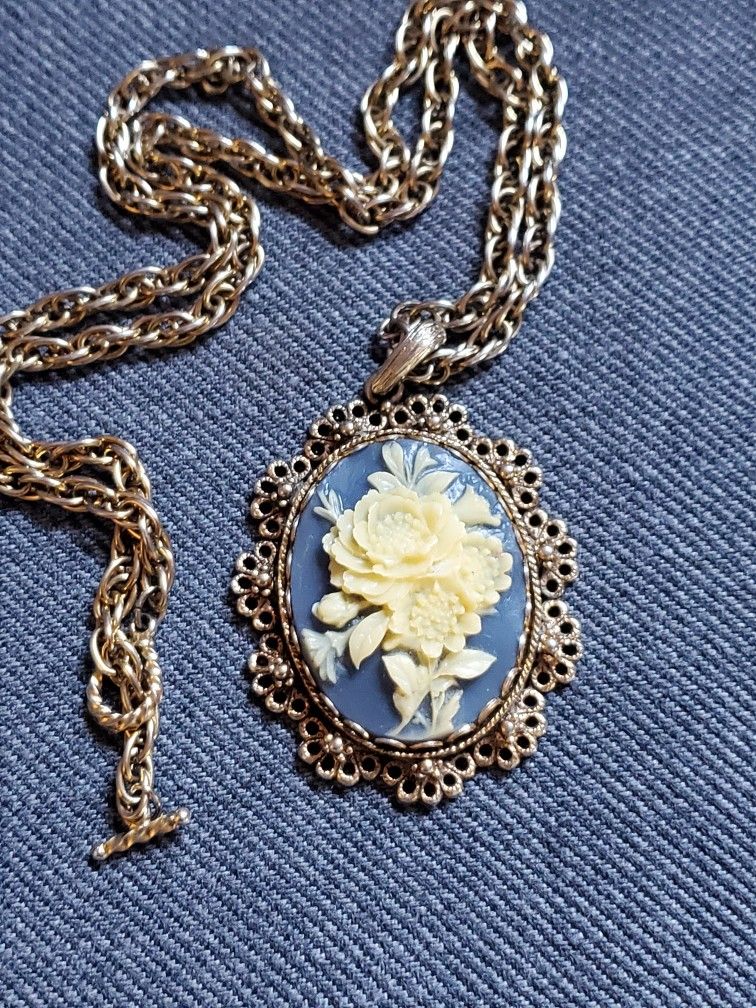 1970's Vintage Stanley Home Products blue and cream floral cameo necklace