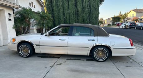 98 Lincoln town car