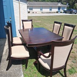 Table with 4 chairs please come get it