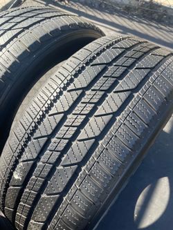 275/50/22 (2) Bridgestone Dueler