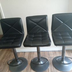 Bar stools & chairs
