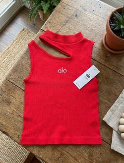 A l o  Tank & Sport Tops