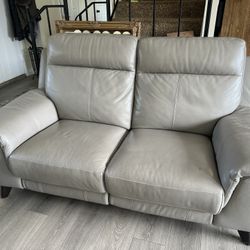 Leather Reclining Loveseat Excellent Condition 