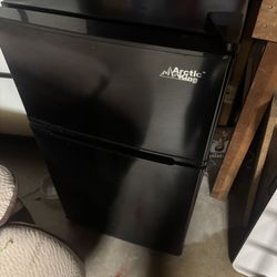 Arctic King Refrigerator 