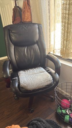 FREE Comfortable but ugly LaZBoy