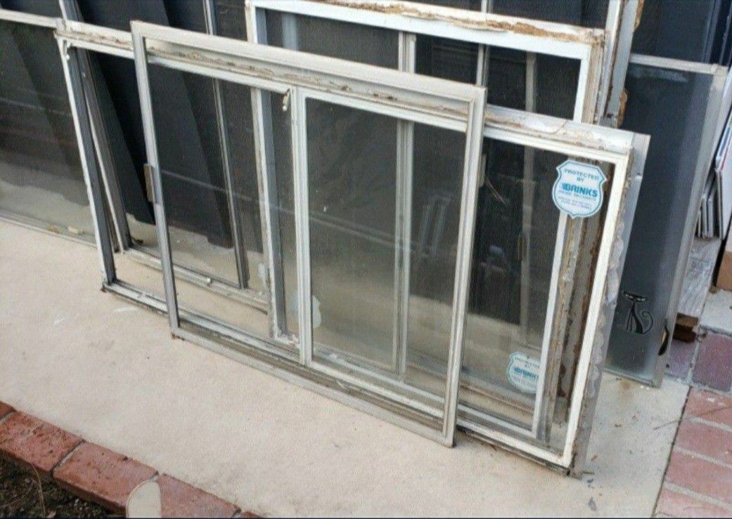 Aluminum Window Frames tooken off for Upgrading Diferent Prices See Descriptions