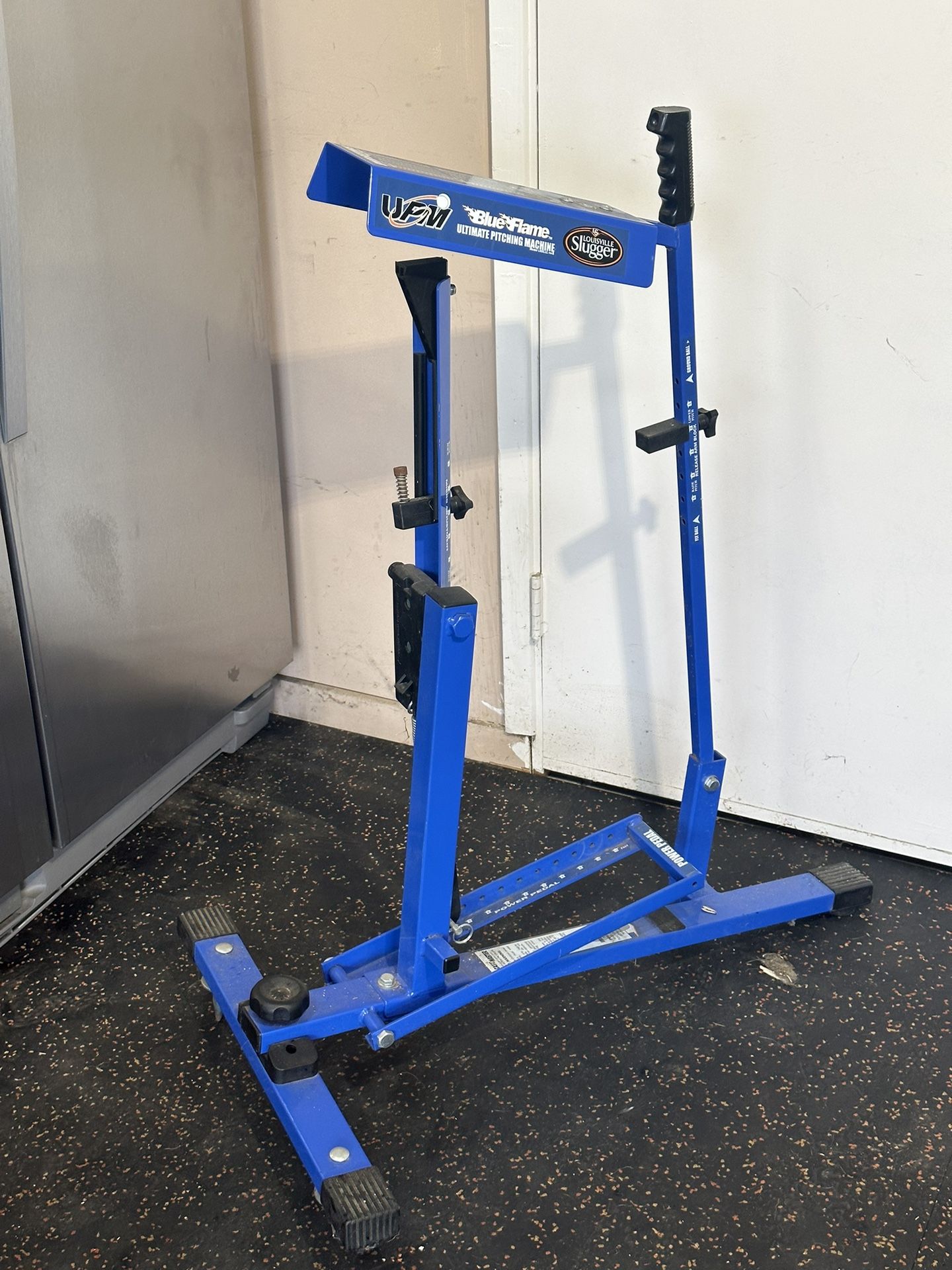 Louisville Slugger Blue Flame Pitching Machine for Sale in Placentia, CA -  OfferUp
