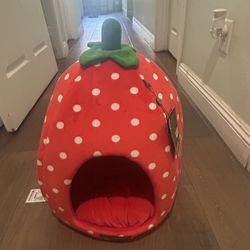 Strawberry pet bed 