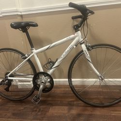 Fuji “ ACE “ Small 35 CM /S Frame, Hybrid Road Bike, 650 Alloy, Road Ready 