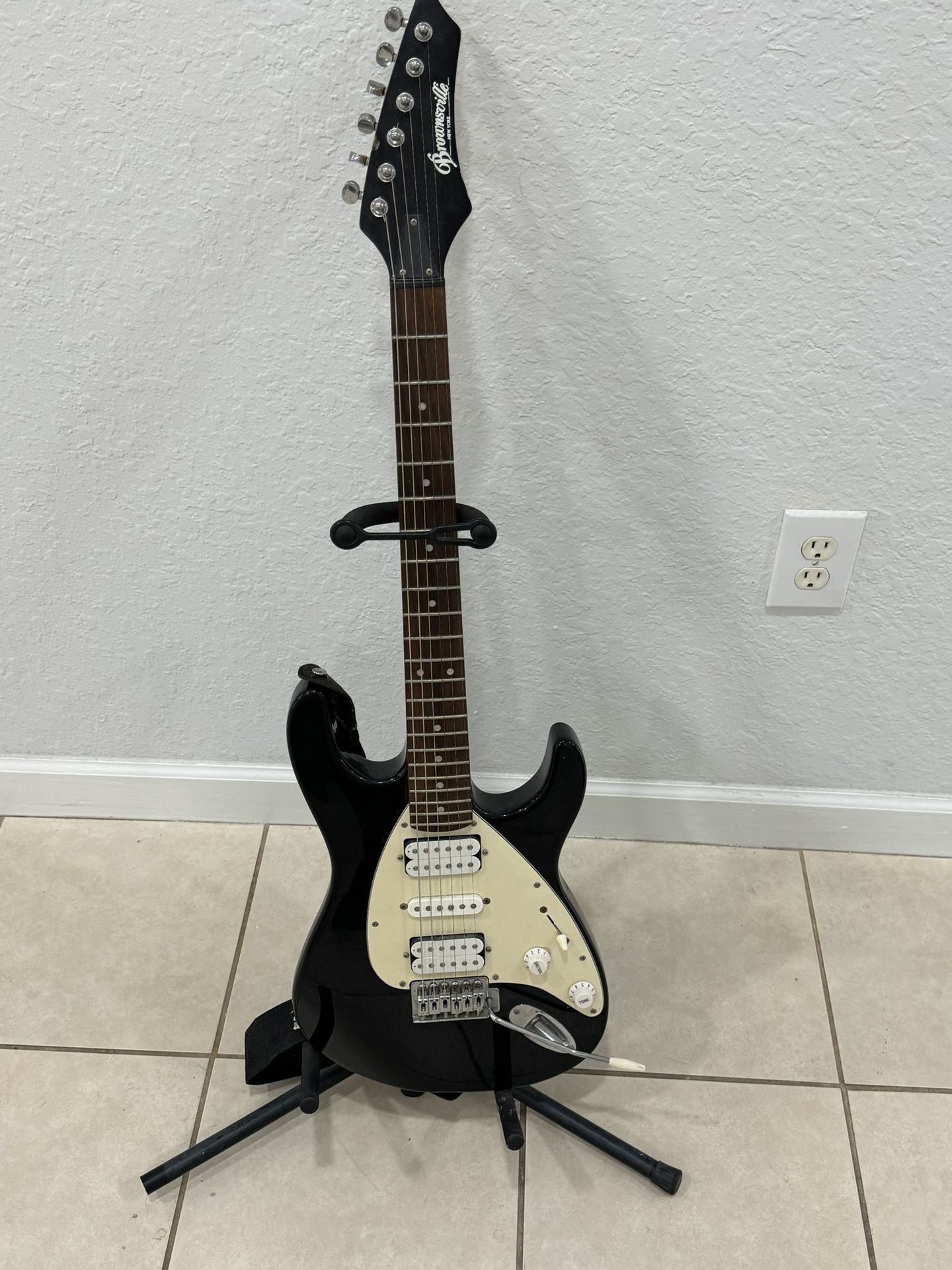 Electric Guitar. Brownsville, used in good condition