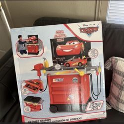 Cars F25 Service Station Toy Set