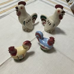 2 Pairs of Vintage  Salt And Pepper Shakers