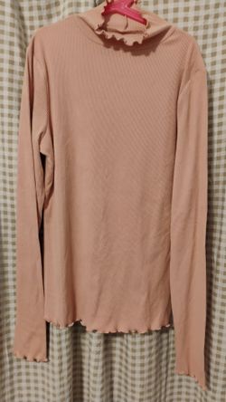 Juniors ribbed turtle neck with ruffle