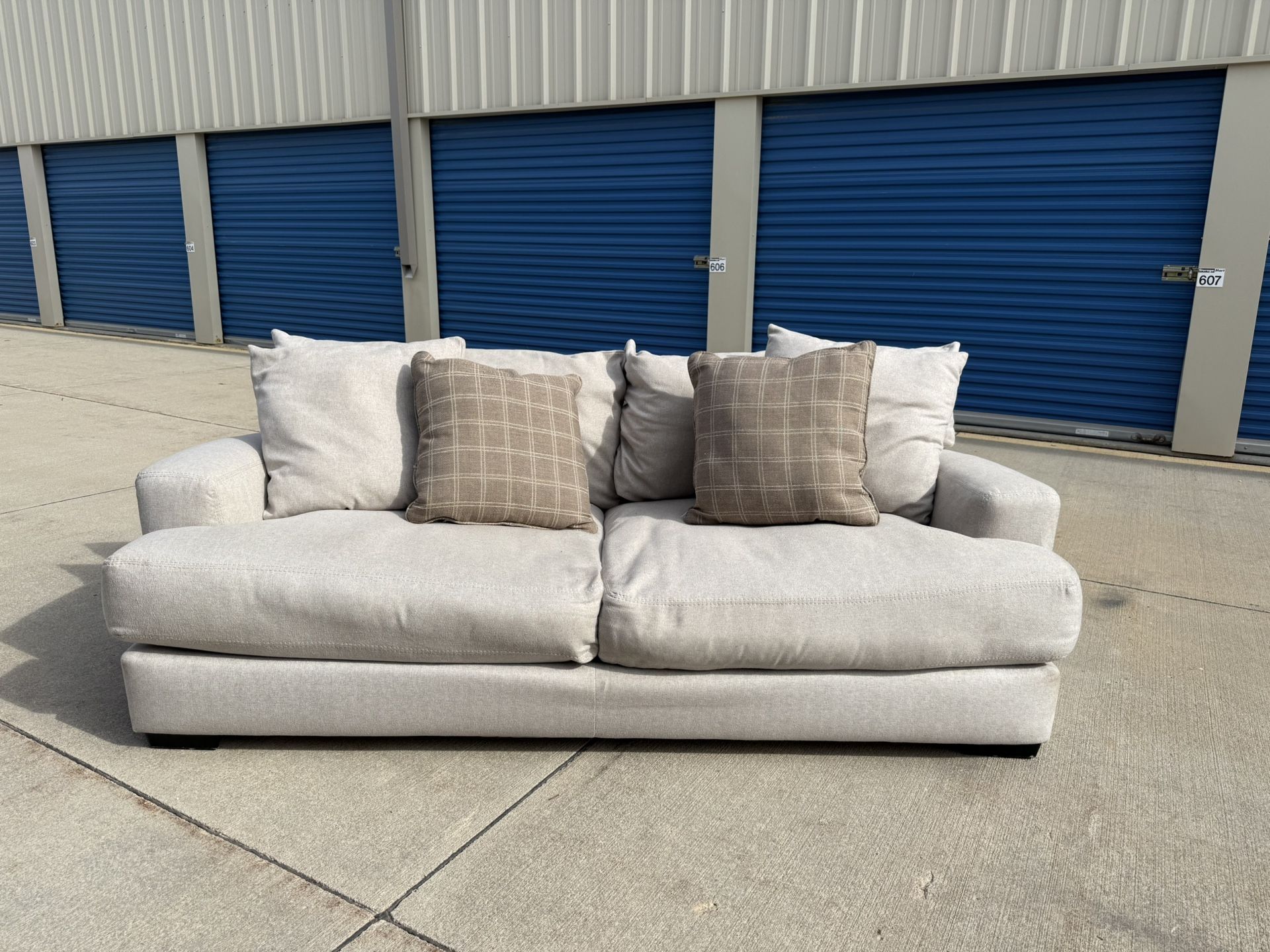 FREE DELIVERY πππ super Nice Couch