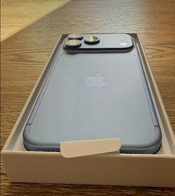 Apple iPhone 16 Blue