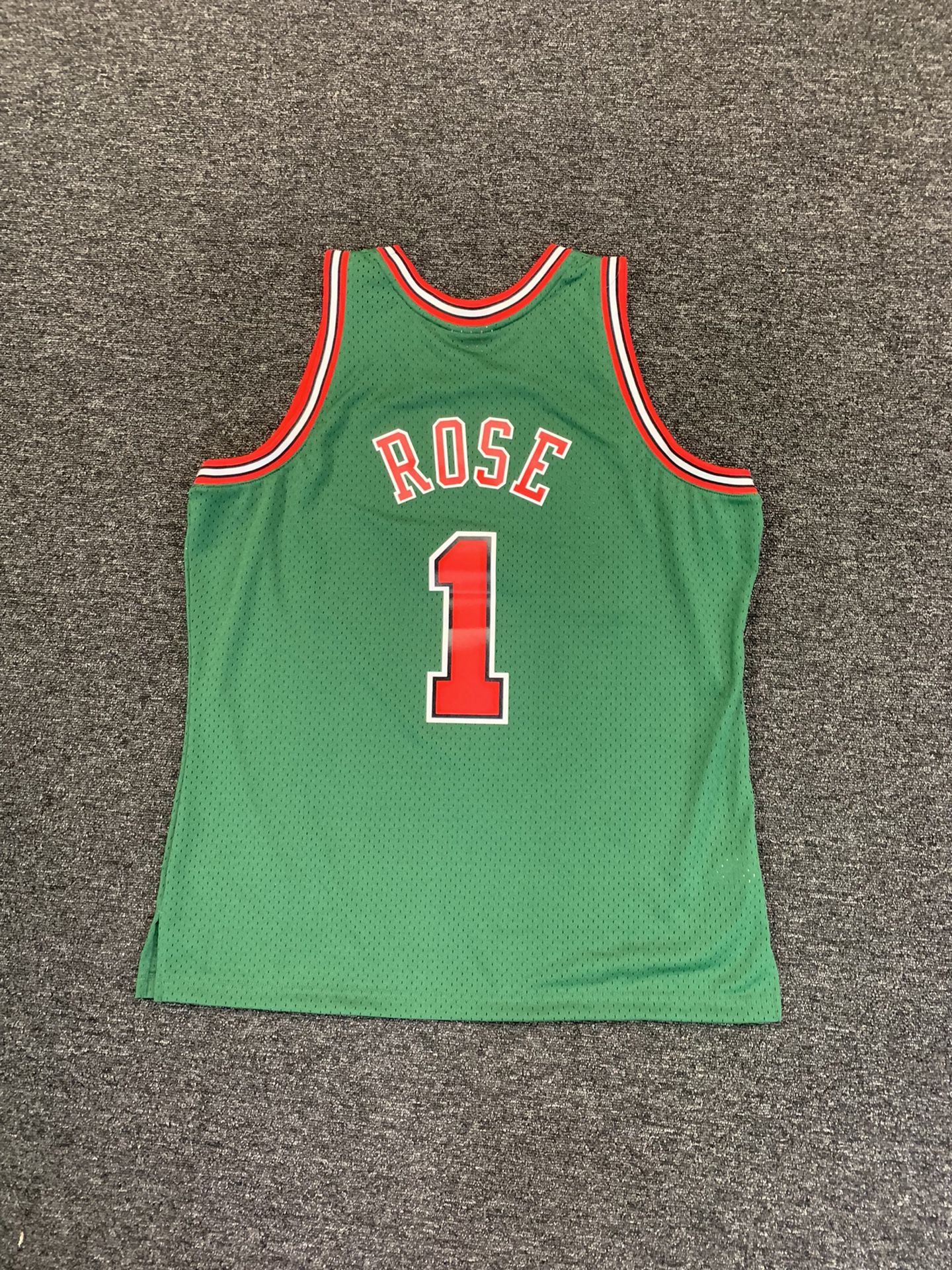 MENS DERRICK ROSE CHICAGO BULLS JERSEY HEAT PRESSED (BAGGY SHORTS INCLUDED)  for Sale in Houston, TX - OfferUp