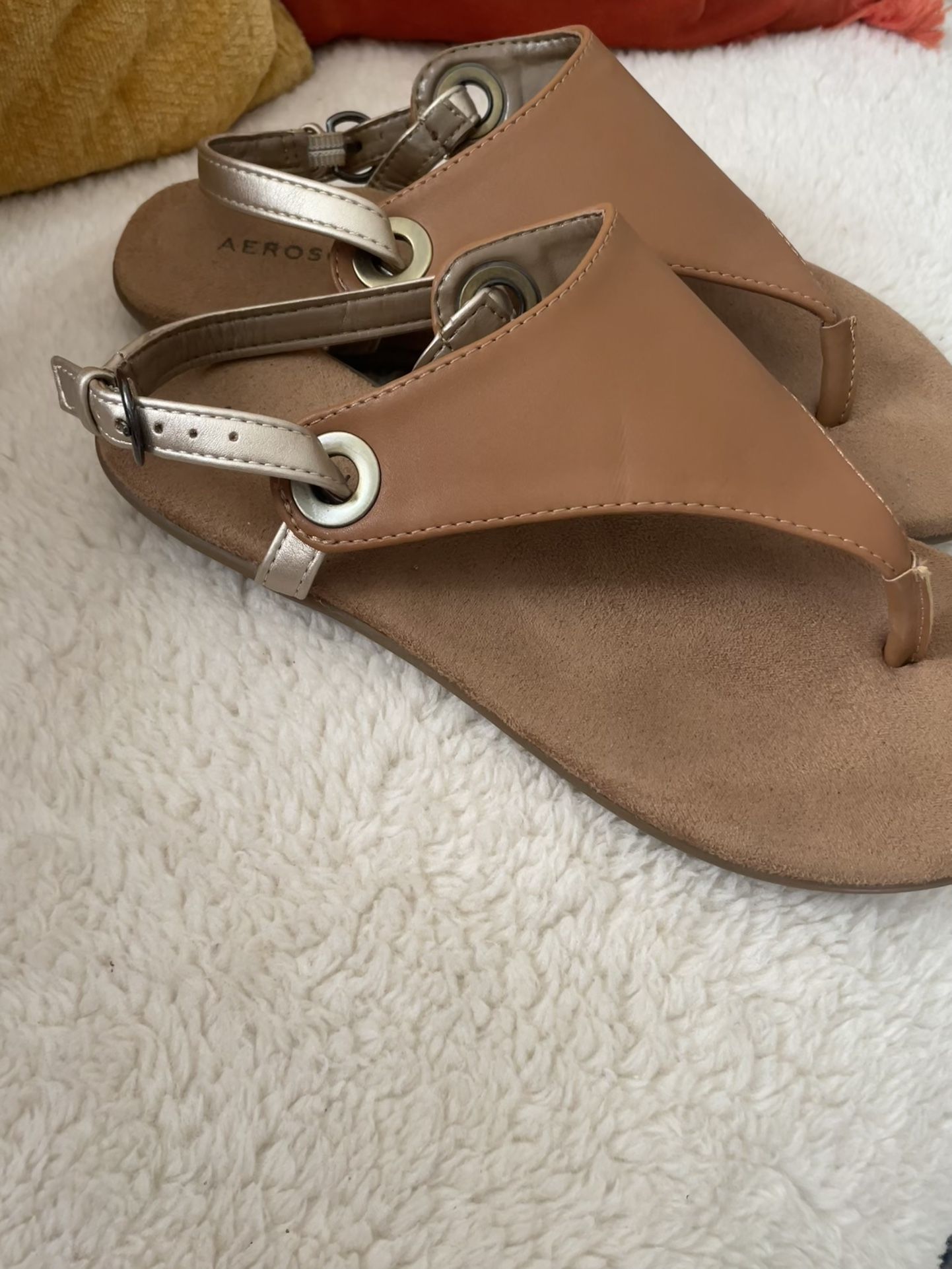 Aerosoles Brown Flat Thong Gladiator Sandals Gold Rivet Womens 6Cushioned