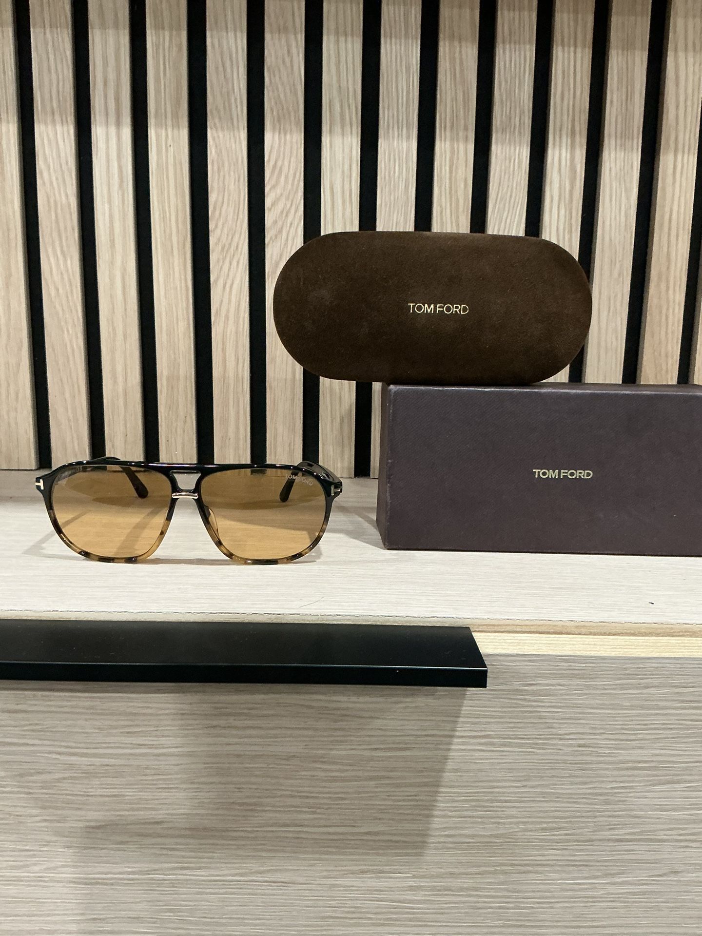 TOM FORD {NIB} Authentic BRUCE 61MM Navigator Sunglasses In Tokyo Tortoise FRAMES And LENES With Original Box + Sunglasses Case + Polishing Cloth